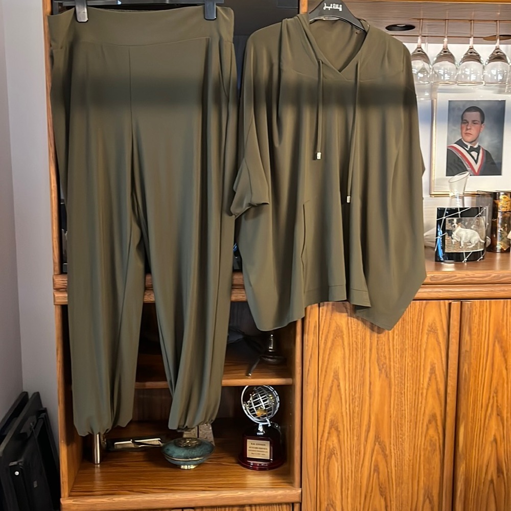 Joseph Ribkoff top and pant